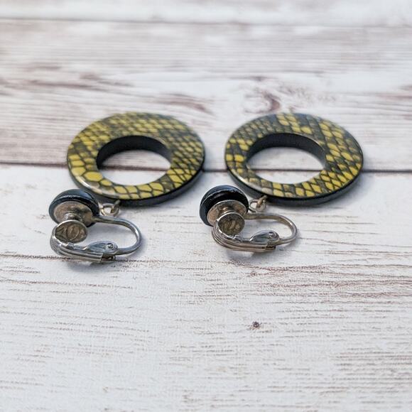 Vintage Clip On Earrings Stunning Scale Pattern Dangle - Picture 2 of 7